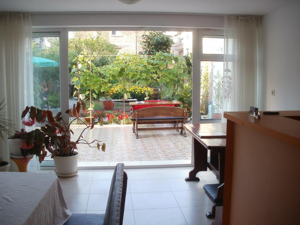 Veda Guest House Pomorie Bagian luar foto