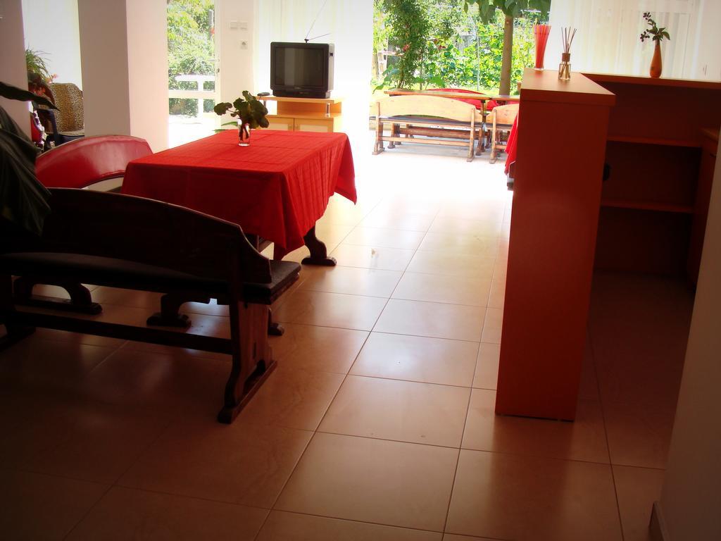 Veda Guest House Pomorie Bagian luar foto