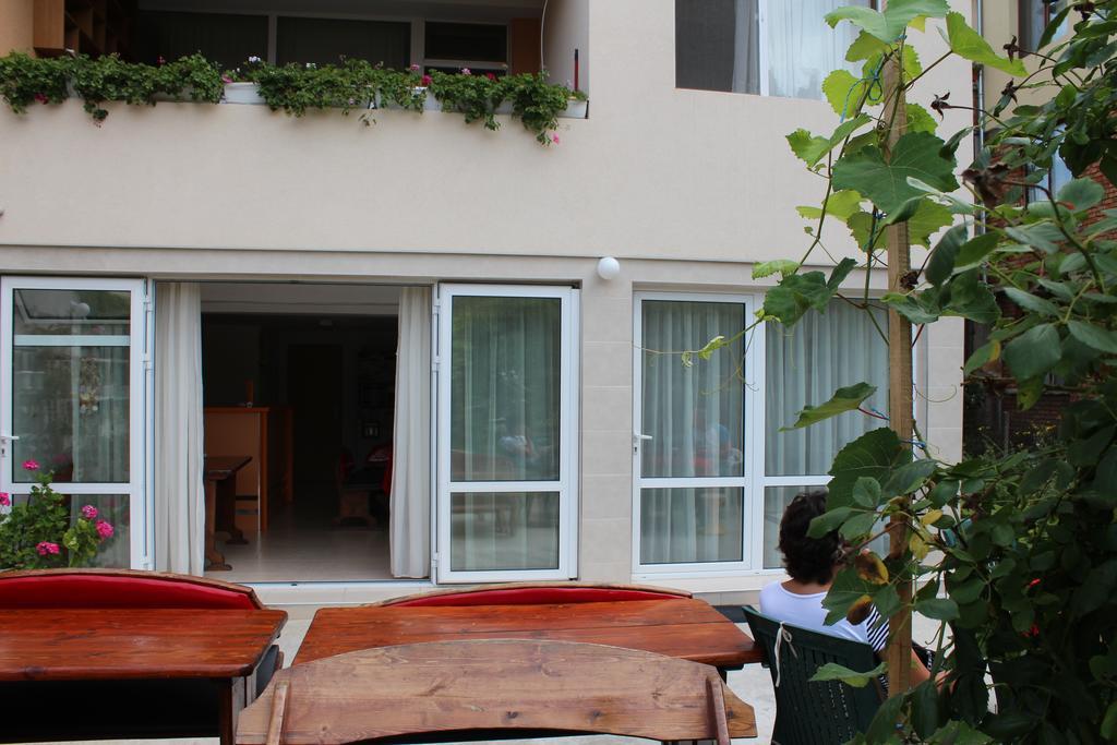 Veda Guest House Pomorie Bagian luar foto