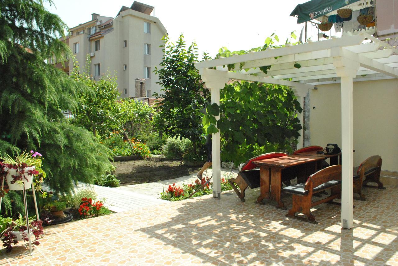 Veda Guest House Pomorie Bagian luar foto